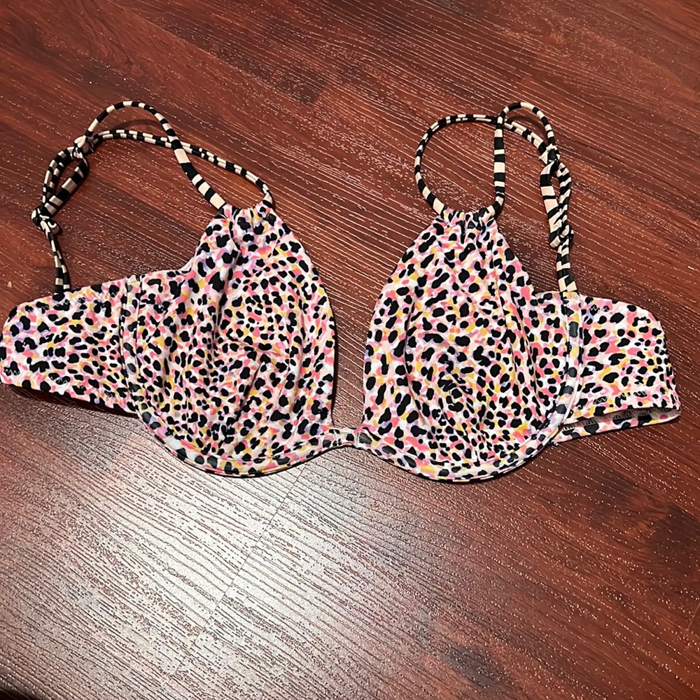 Sanctuary colorful bikini top in size D.